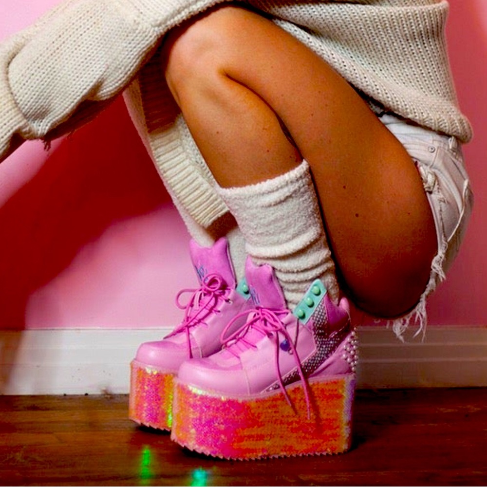 YRU Mermaid pink platform shoes. VERY RARE. Mint condition. Size 7